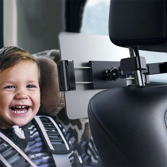support tablette enfant regardant