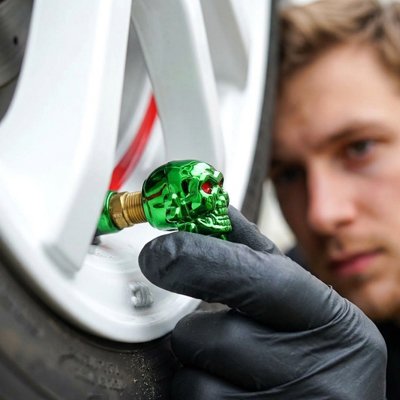 Bouchon valve pneu​ tete de mort couleur vert