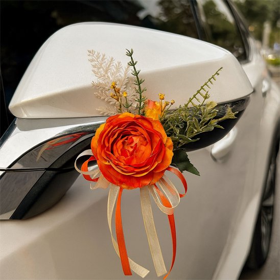 Decoration voiture mariage composition florale