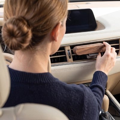 Diffuseur de parfum fixation grille aeration