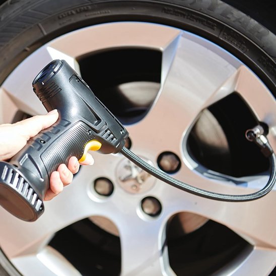 Gonfleur pneu voiture portee main