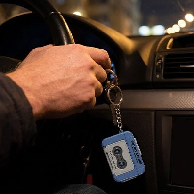 Porte cles cassette audio chainette mettalique