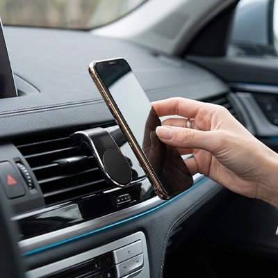 Support telephone voiture prise en main simple